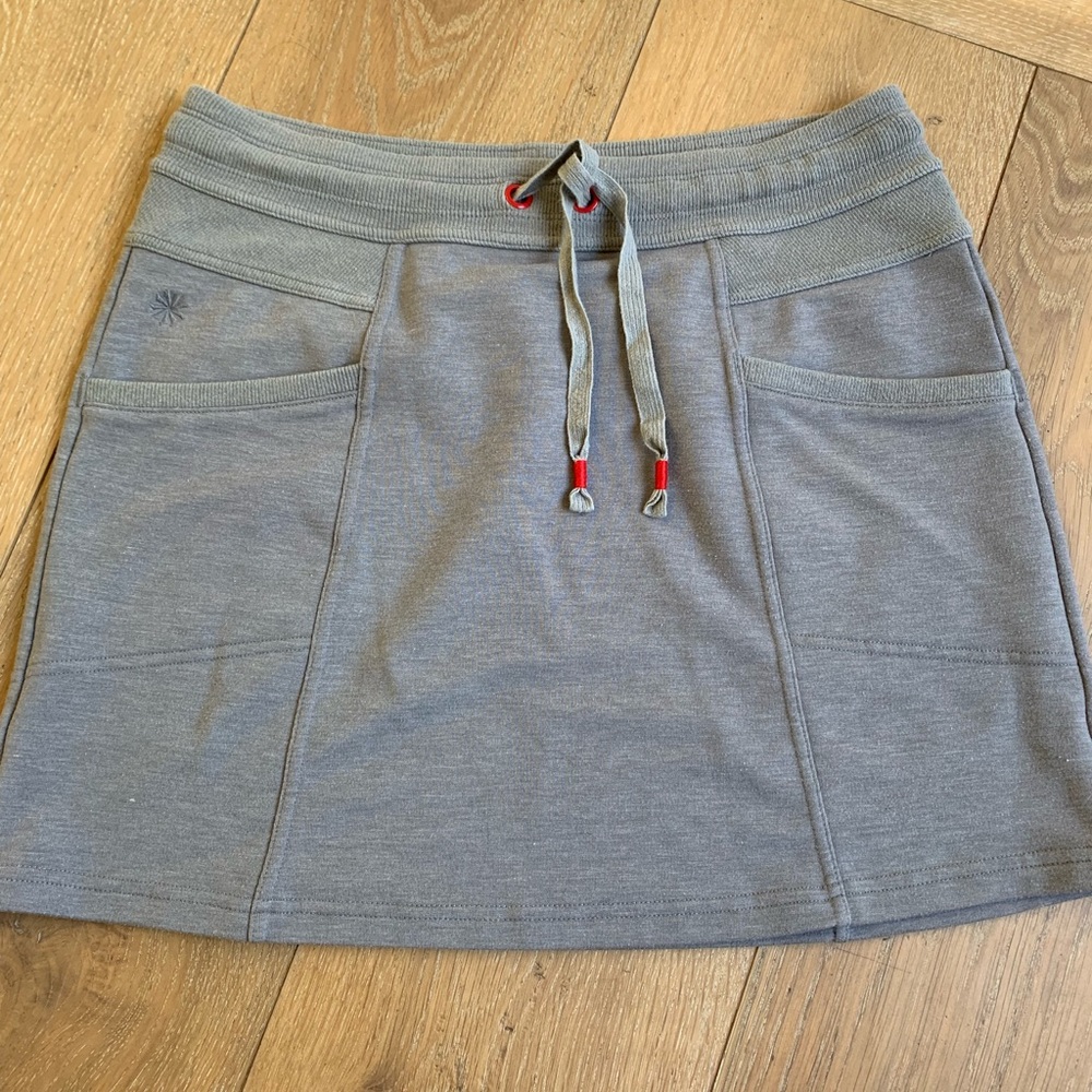 Soft Athleta pull-on skirt
